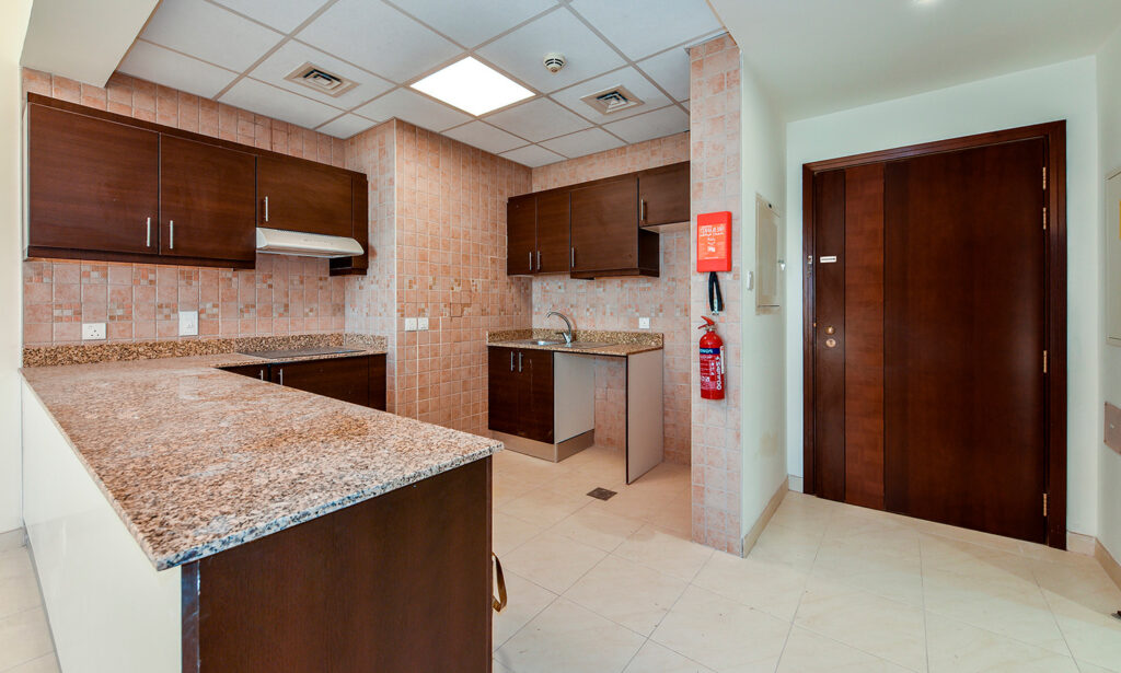Old kitchen in Dubai flat for sale